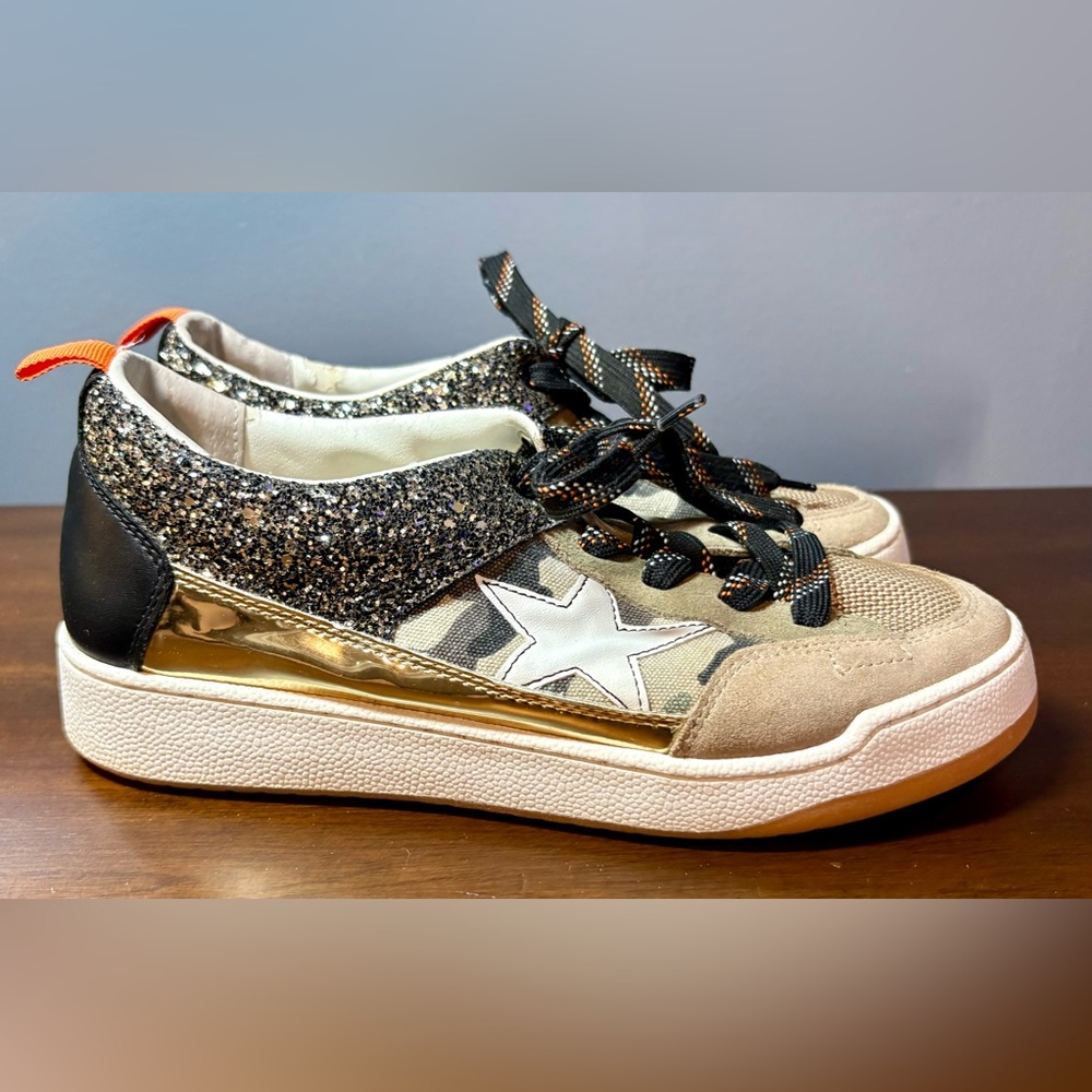 Women’s Steve Madden Goody Sneaker - Size 8.5.